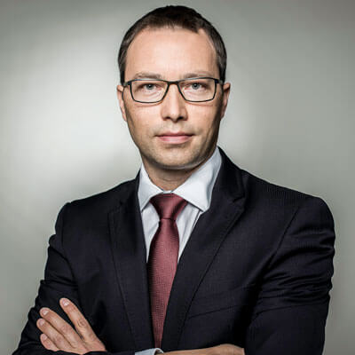 Světová ekonomika padá, akcie však rostou
