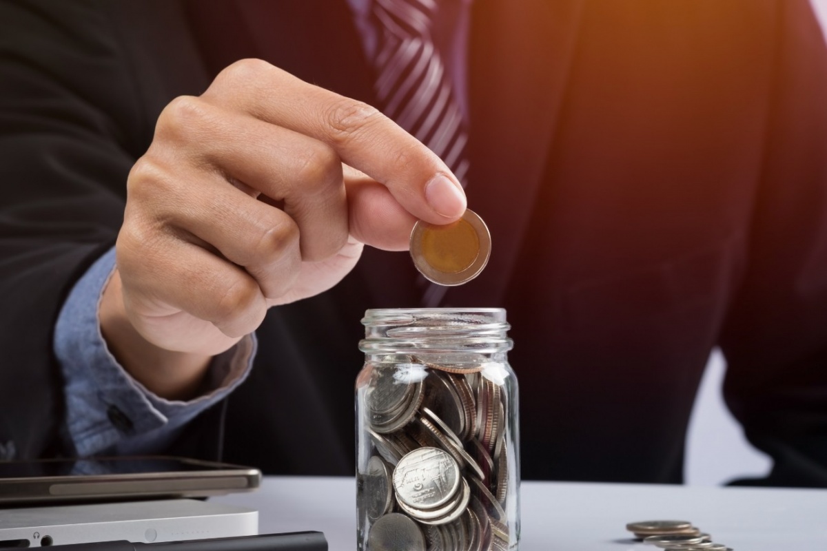 Propady na burze nemusí být při pravidelném investování hrozbou.